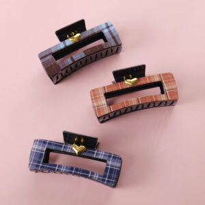 Heart Square Hair Claw 13cm - Image 1