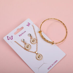 White Shell Heart Necklace, Earrings and Bracelet Set - Image 3