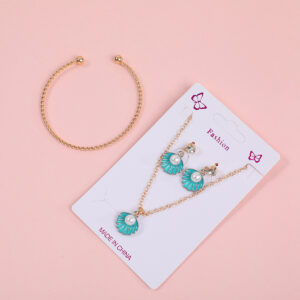 Green Shell Pearl Necklace, Earrings and Bracelet Set - Image 2