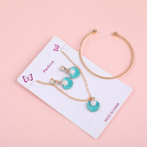 Green Shell Pearl Necklace, Earrings and Bracelet Set - Image 3