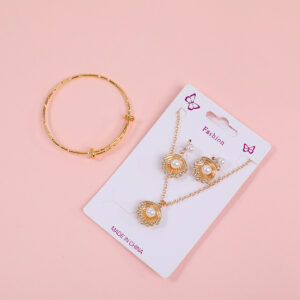 Golden Shell Pearl Necklace, Earrings and Bracelet Set - Image 2