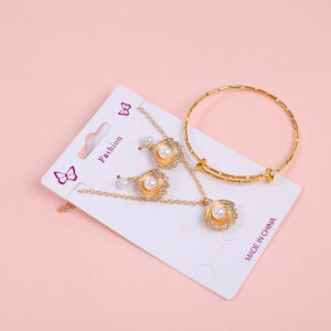 Golden Shell Pearl Necklace, Earrings and Bracelet Set - Image 3
