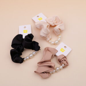 Pearl string scrunchy - Image 1