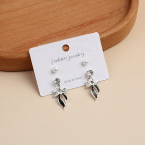 Pearl and diamond earrings (two pairs)-3 - Image 1