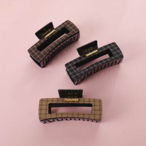 Letter Square Hair Claw 13cm - Image 1