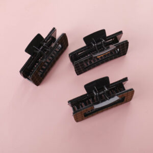 Letter Square Hair Claw 13cm - Image 2
