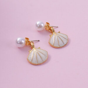 Scallop-Shaped Pearl Earrings - Image 2