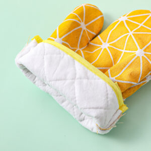 Cotton and linen yellow checkerboard heat insulation gloves - Image 3