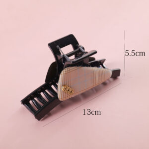 Sweet Girl Triangle Hair Claw 13cm - Image 3