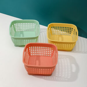 739 Square plastic storage basket - Image 2