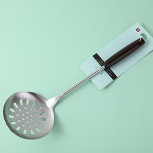 Large colander with wooden handle - Image 1