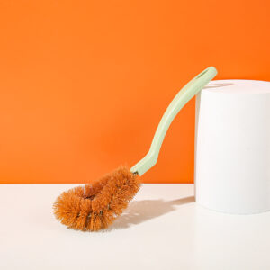 Coir pan brush with plastic handle - Image 2