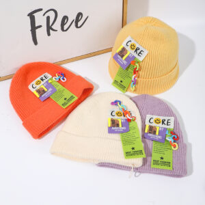 Candy color chain label knitted hat-beige - Image 3