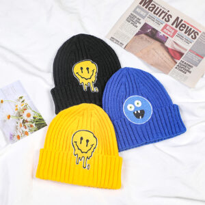 Funny smiling face knitted hat-yellow - Image 3