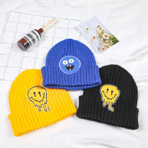 Funny smiling face knitted hat-yellow - Image 4