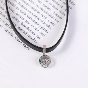 Elegant rhinestone round necklace - Image 3