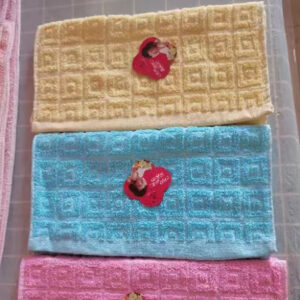 Grid pattern towel 70*30cm - Image 1