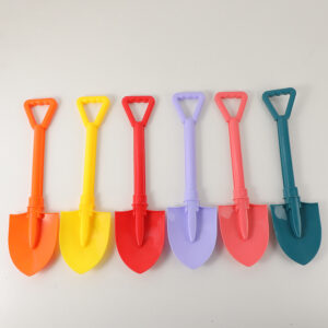 Beach toy thickened one piece pointed shovel - Image 1