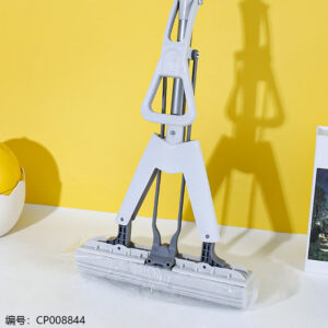 601 Folding Mop - Image 1
