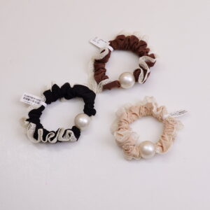 Small pearl lace-trimmed Scrunchy - Image 1