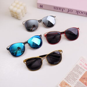 Unisex Fashion Sunglasses - Model G - Image 1