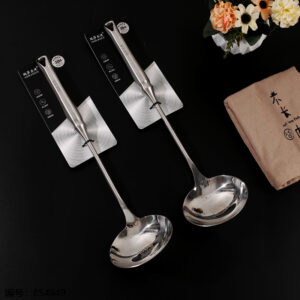 M7451 304 Stainless Steel Spoon - Image 1