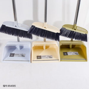 1023 Broom & Dustpan Set - Image 3