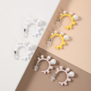Creative C letter beads earrings - Image 4