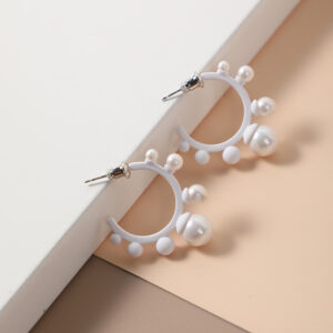 Creative C letter beads earrings - Image 6